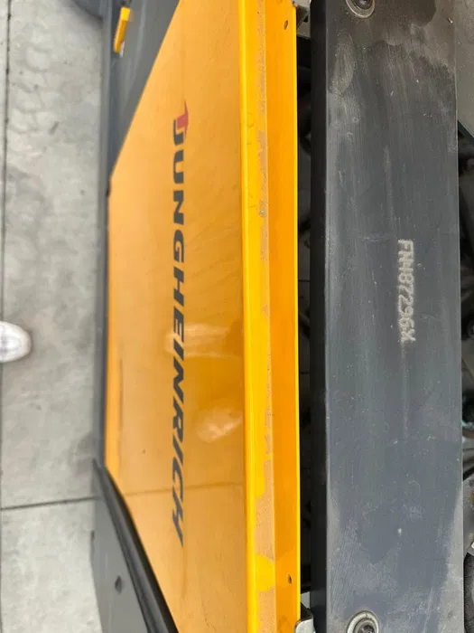 Stivuitor lateral JUNGHEINRUCH EKX 410