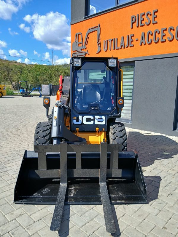 WhatsApp Image 2026-09-14 at 16.35.18 (4) Miniîncărcător JCB T250 de vânzare | 1000 ore |