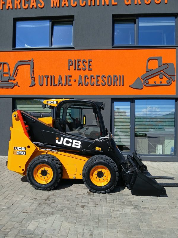 WhatsApp Image 2026-09-14 at 16.35.18 (5) Miniîncărcător JCB T250 de vânzare | 1000 ore |