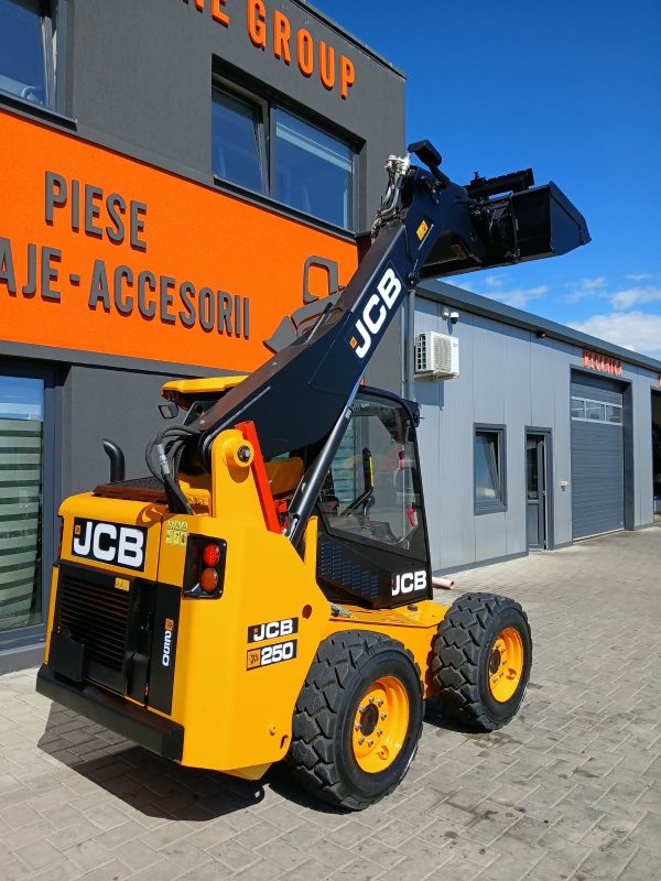 WhatsApp Image 2026-09-14 at 16.35.18 (6) Miniîncărcător JCB T250 de vânzare | 1000 ore |
