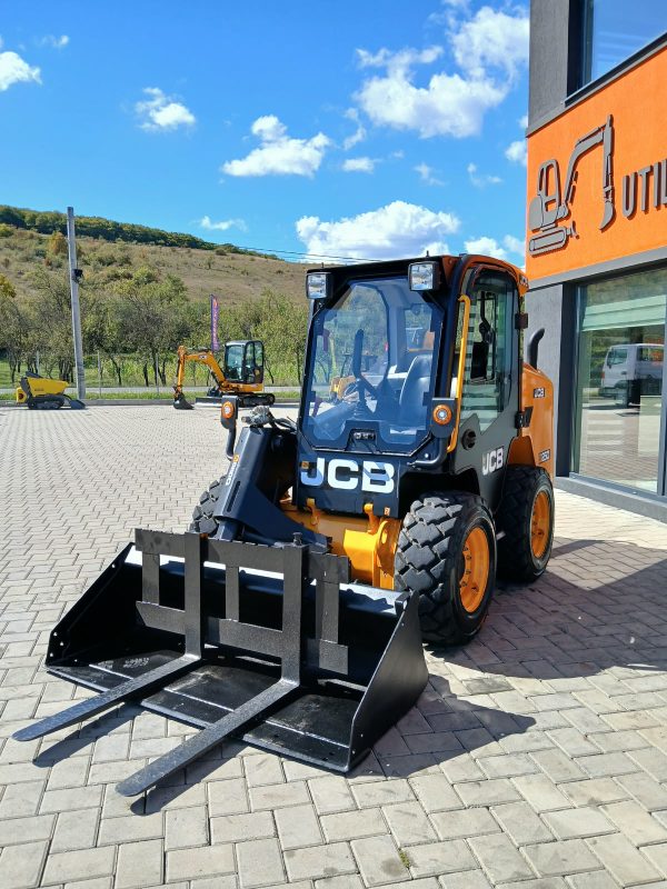 WhatsApp Image 2026-09-14 at 16.35.18 Miniîncărcător JCB T250 de vânzare | 1000 ore |