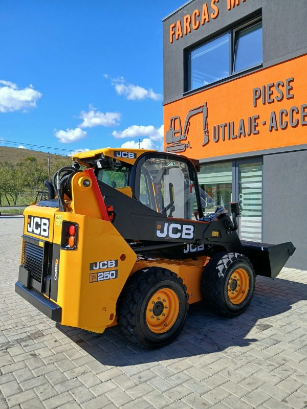 WhatsApp Image 2026-09-14 at 16.35.19 (2) Miniîncărcător JCB T250 de vânzare | 1000 ore |