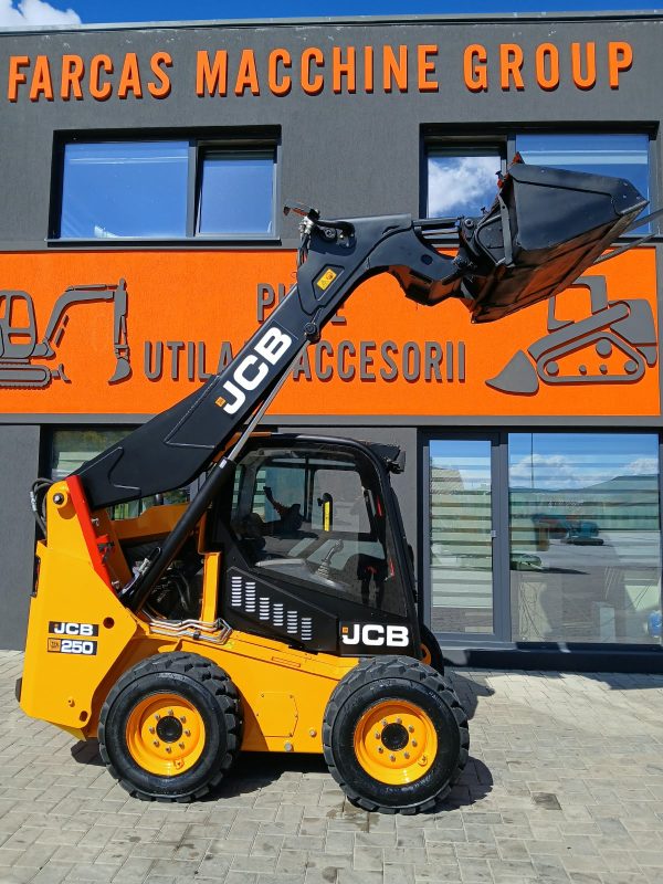 WhatsApp Image 2026-09-14 at 16.35.19 (3) Miniîncărcător JCB T250 de vânzare | 1000 ore |