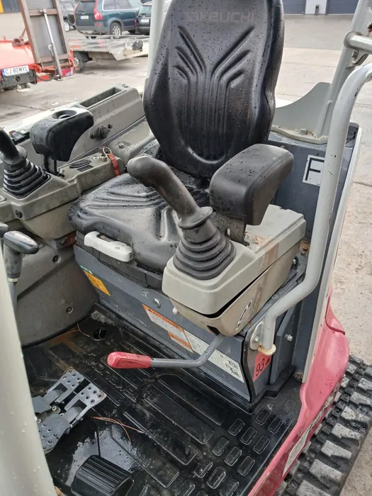 image - 2026-09-09T002212.977 Miniexcavator Takeuchi 2500 kg an 2022 – 2000 ore