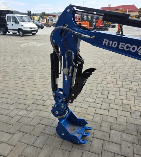 image - 2026-09-09T002413.127 Miniexcavator RIPPA 1000 kg nou – an 2025, șenile extensibile
