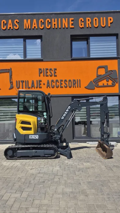 image - 2026-09-09T005018.773 Miniexcavator Volvo ECR25 – 3 cupe, cuplă rapidă și instalație picon