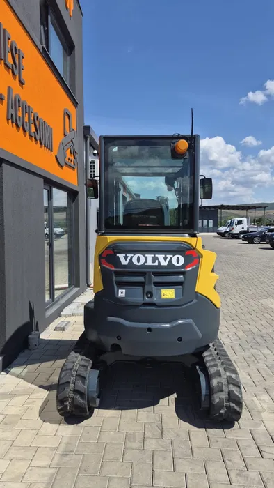 image - 2026-09-09T005021.088 Miniexcavator Volvo ECR25 – 3 cupe, cuplă rapidă și instalație picon