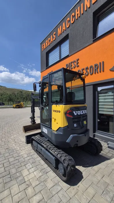 image - 2026-09-09T005029.618 Miniexcavator Volvo ECR25 – 3 cupe, cuplă rapidă și instalație picon