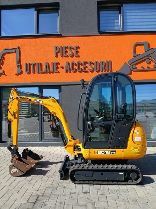 image - 2026-09-09T172922.662 Miniexcavator JCB 8018 an 2011 – 2 tone, 3 cupe, șenile noi