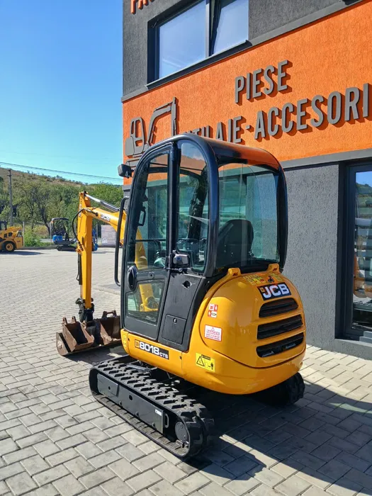 image - 2026-09-09T172924.690 Miniexcavator JCB 8018 an 2011 – 2 tone, 3 cupe, șenile noi