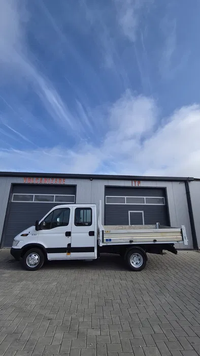 Iveco Daily 35C12 Basculabil 3 părți – 7 locuri, motor 2.3L