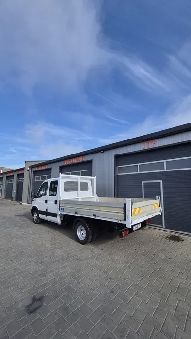 Iveco Daily 35C12 Basculabil 3 părți – 7 locuri, motor 2.3L