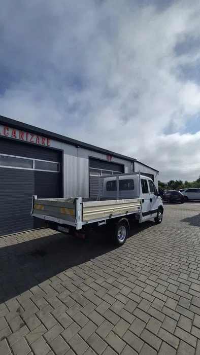 Iveco Daily 35C12 Basculabil 3 părți – 7 locuri, motor 2.3L