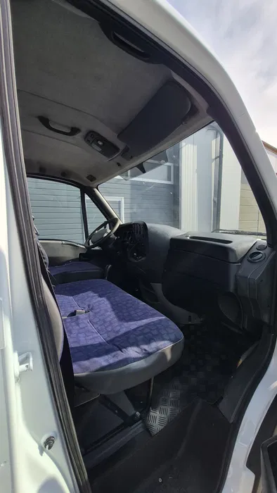 Iveco Daily 35C12 Basculabil 3 părți – 7 locuri, motor 2.3L