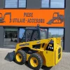 Miniîncărcător frontal Komatsu SK714 – 2800 kg, pregătit de lucru