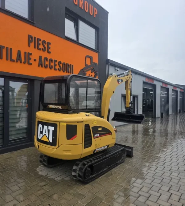 image (82) Miniexcavator Caterpillar 302.7 – 2800 kg, pregătit de lucru