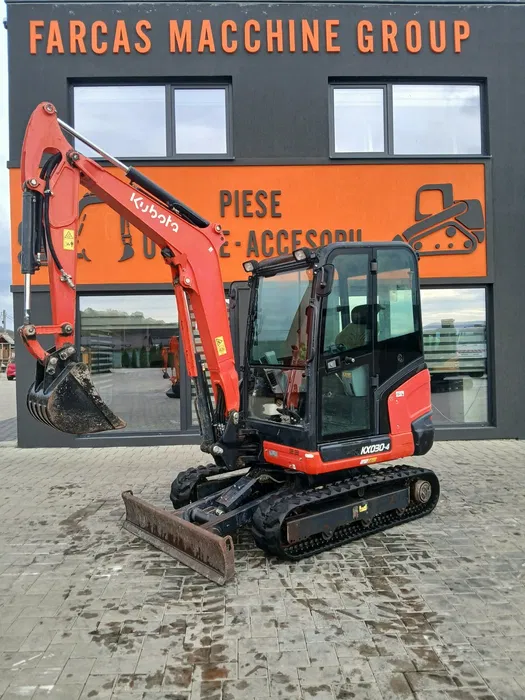 image (1) Kubota KX30-4 – Miniexcavator 3 tone – 2 cupe