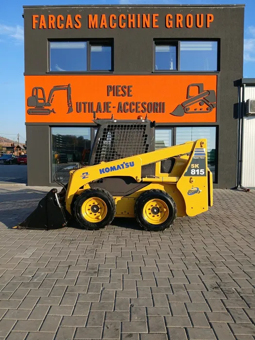 Miniîncărcător Komatsu SK815 – 3000 kg -Cupa multifunctionala