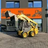 Miniîncărcător Komatsu SK815 – 3000 kg -Cupa multifunctionala