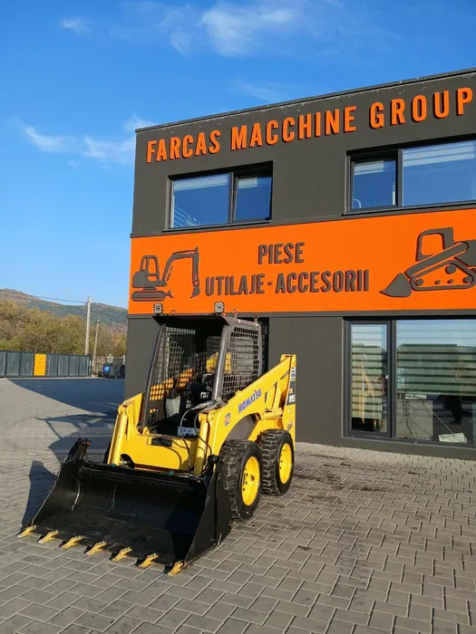 Miniîncărcător Komatsu SK815 – 3000 kg -Cupa multifunctionala