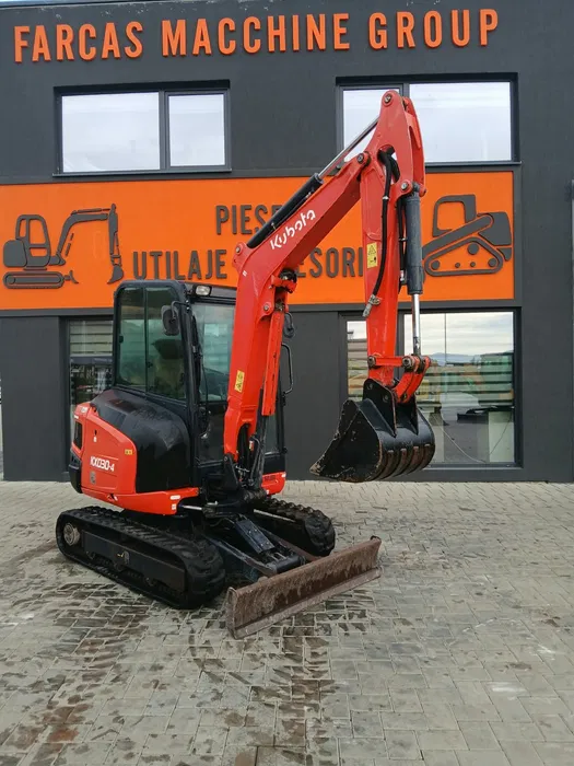 image (3) Kubota KX30-4 – Miniexcavator 3 tone – 2 cupe