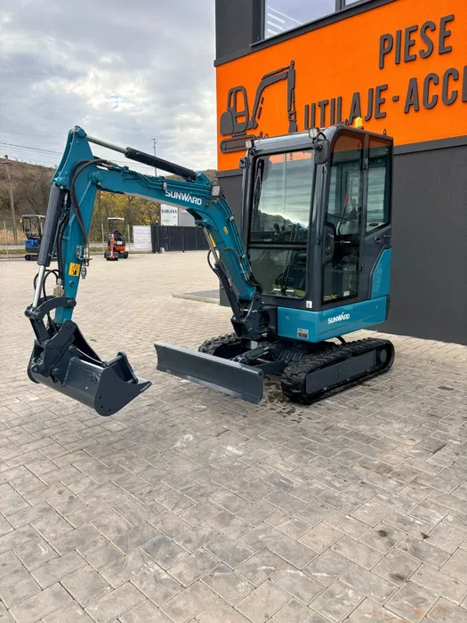 image (3) Miniexcavator Sunward SWE17F 2023 – 1780 kg – 3 cupe + cuplă rapidă