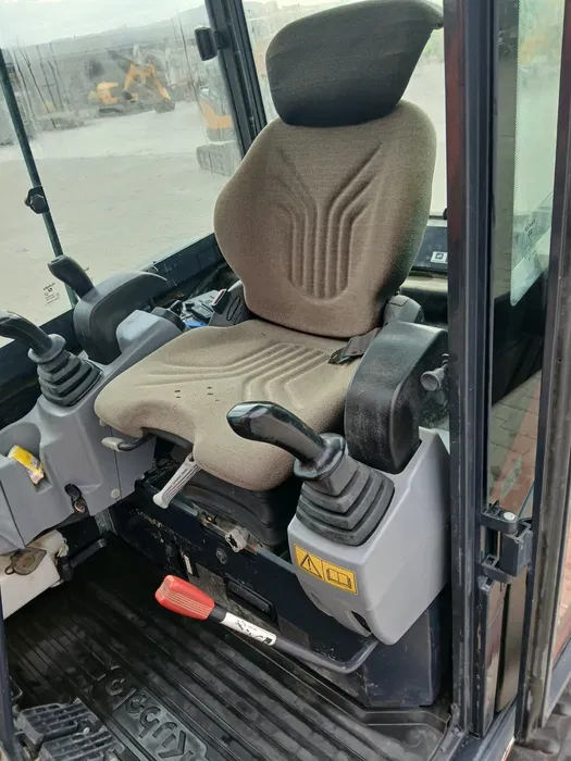 image (4) Kubota KX30-4 – Miniexcavator 3 tone – 2 cupe