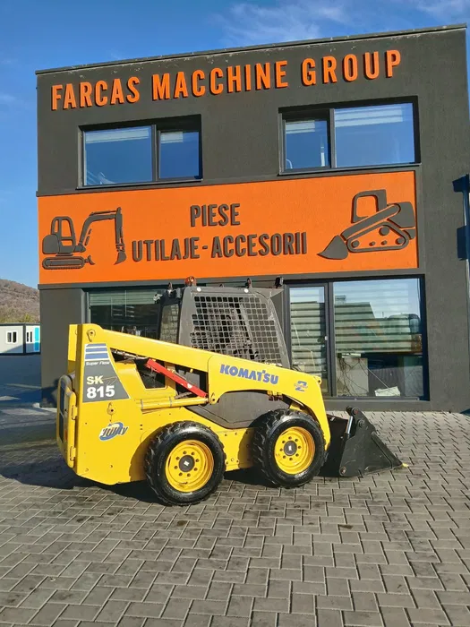 Miniîncărcător Komatsu SK815 – 3000 kg -Cupa multifunctionala