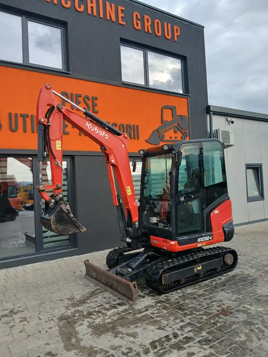 image (6) Kubota KX30-4 – Miniexcavator 3 tone – 2 cupe