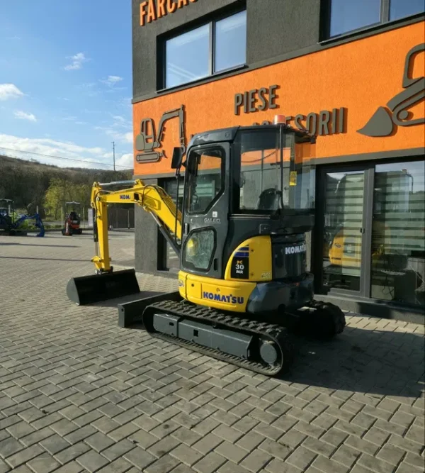 image (7) Komatsu PC30MR 3200 kg