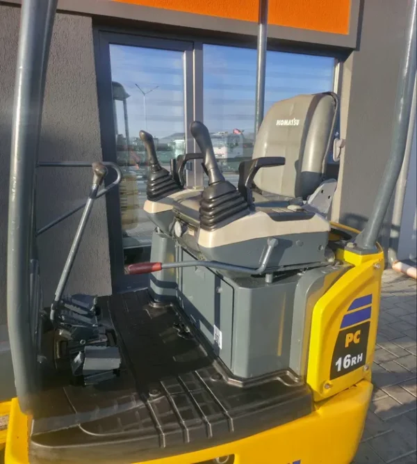 image (7) Miniexcavator KOMATSU PC16RH – 2 cupe