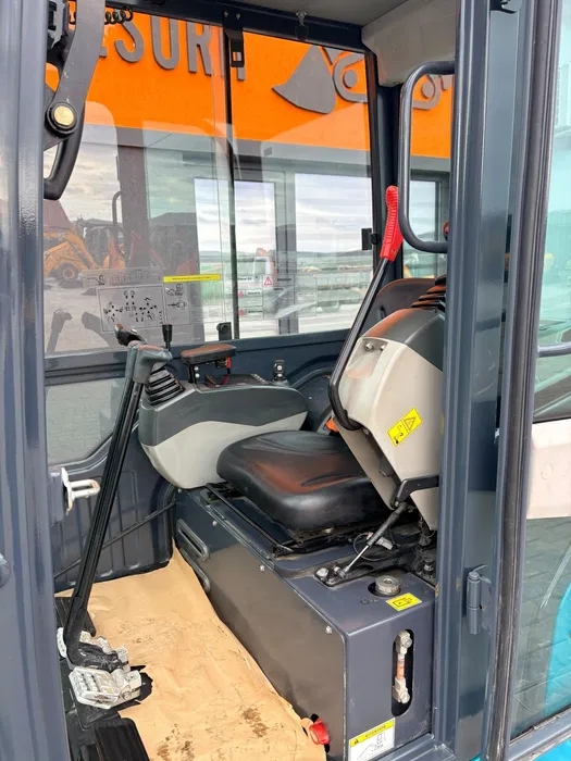 image (7) Miniexcavator Sunward SWE17F 2023 – 1780 kg – 3 cupe + cuplă rapidă