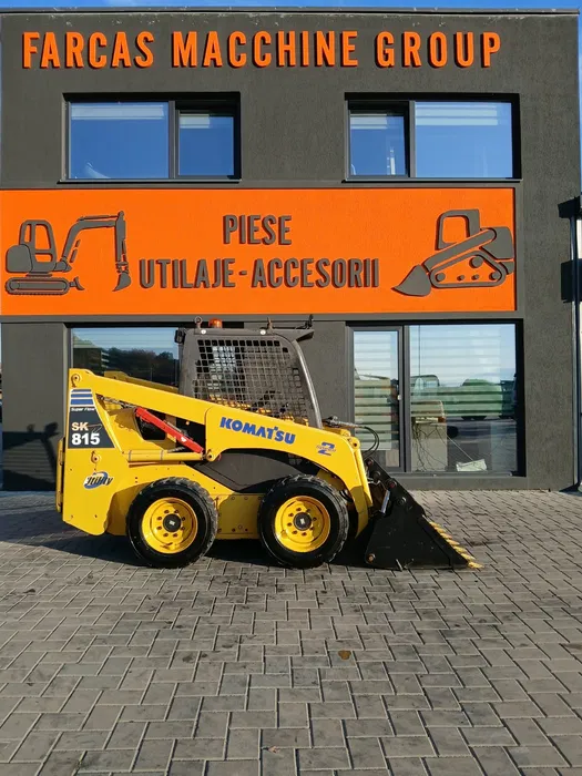 Miniîncărcător Komatsu SK815 – 3000 kg -Cupa multifunctionala
