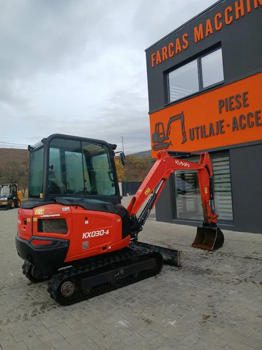 image (8) Kubota KX30-4 – Miniexcavator 3 tone – 2 cupe