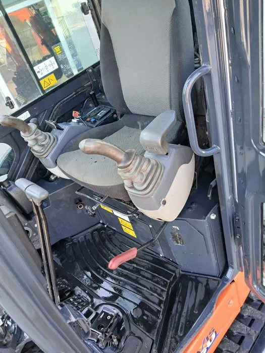 image (8) Miniexcavator Hitachi ZX26U – 2019 – 2770 kg – 3 cupe + cuplă rapidă
